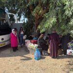 طواقم الغرفة التجارية تستقبل حافلات من مختلف محافظات الوطن لزيارة مزارع الجوافة.